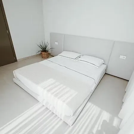 Gasthuis Escape To A Luxurious Private Near Durres!