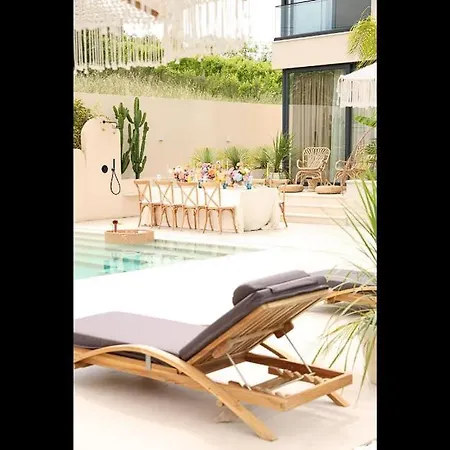 Gasthuis Escape To A Luxurious Private Near Durres!