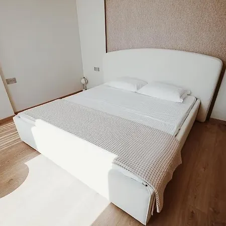 Escape To A Luxurious Private Near Durres! Gasthuis