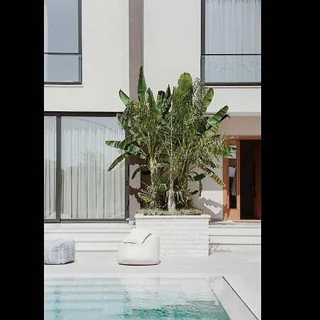 Escape To A Luxurious Private Near Durres! Gasthuis *