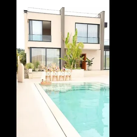 Gasthuis Escape To A Luxurious Private Near Durres!